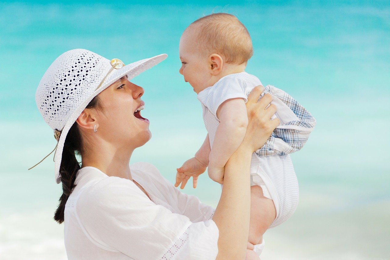 Dans quelle langue bébé nous parle ?